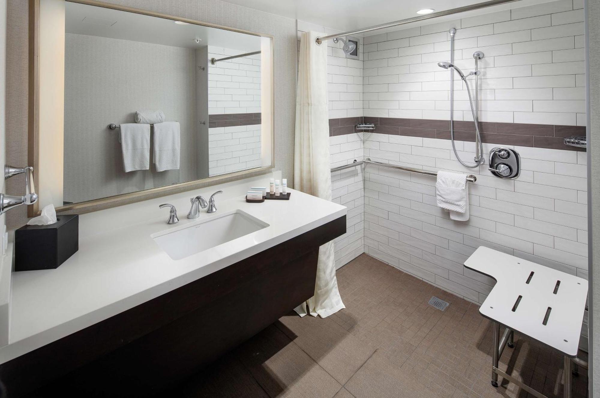 Embassy Suites טייסונס קורנר מראה חיצוני תמונה